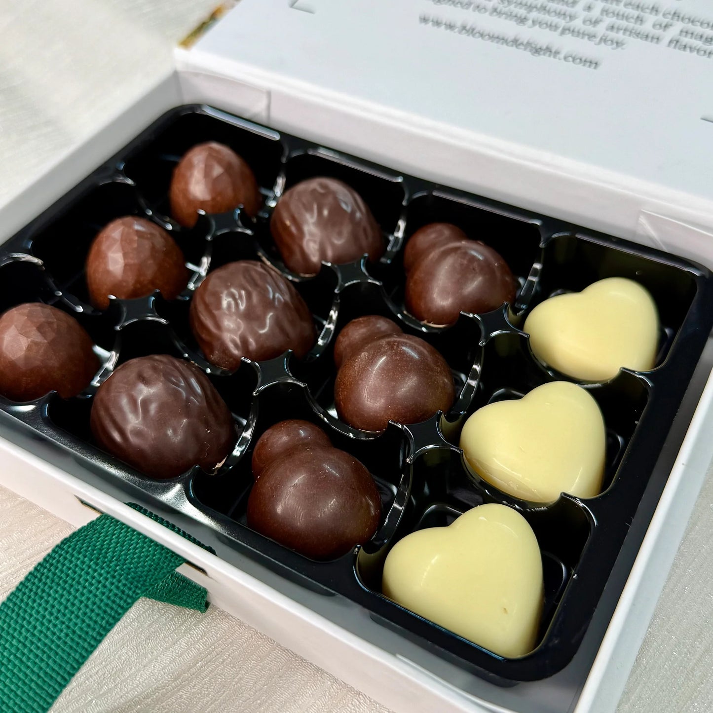 شوكولاتة فاخرة متنوعة 12 قطعة