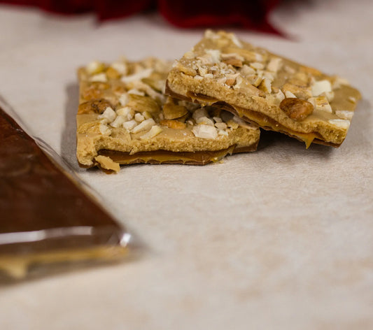 بار شوكولاتة الحليب بالكاجو والكراميل المملح