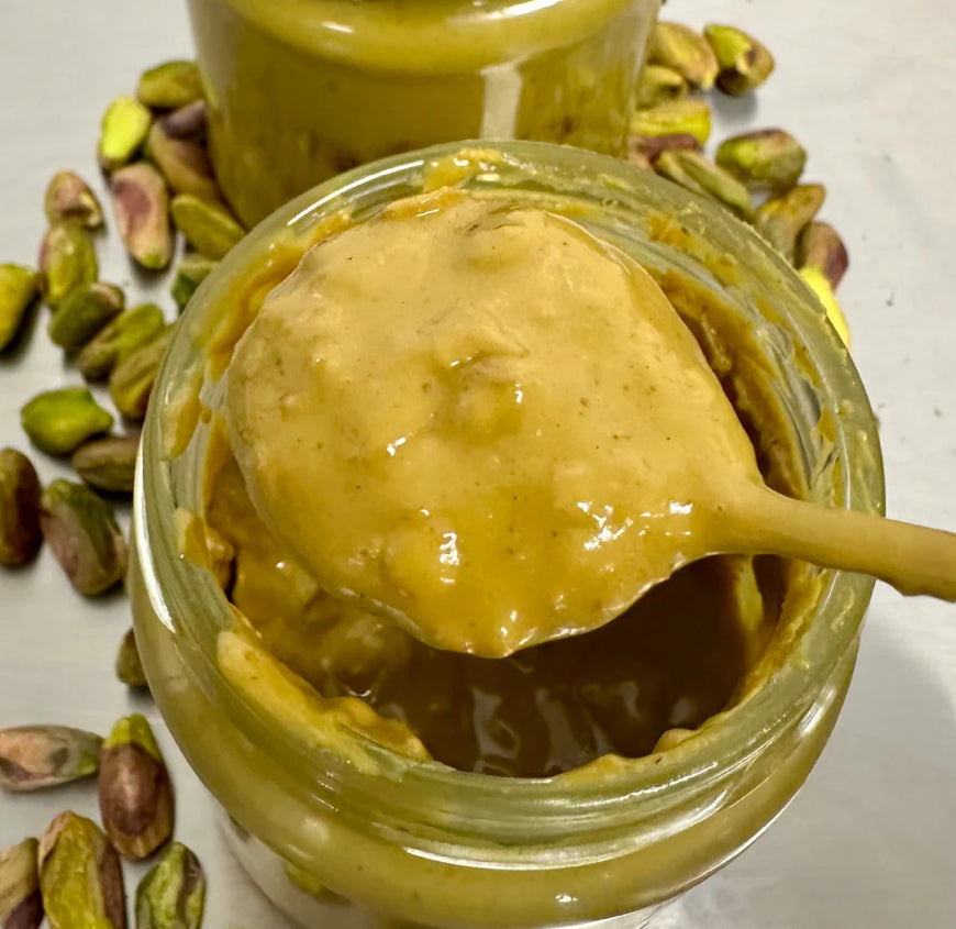 برطمان شوكولاتة بيضاء بالفستق الكريمي